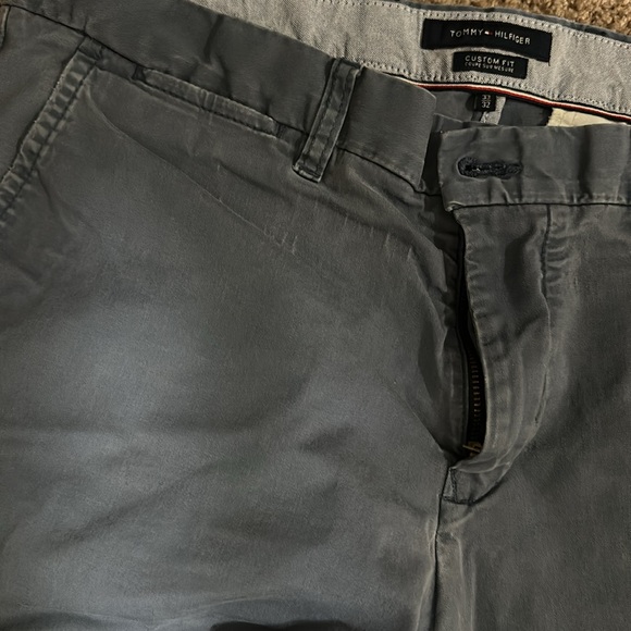 Tommy Hilfiger 33/32 custom fit khaki - Picture 3 of 3